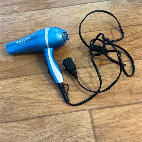 {BaBylissPRO} Nano Titanium Hair Dryer - Picture 3 of 5